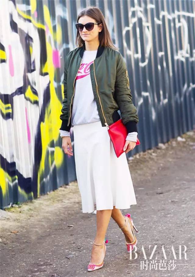 只有棒球外套配上百褶裙，才叫“我的少女时代”！