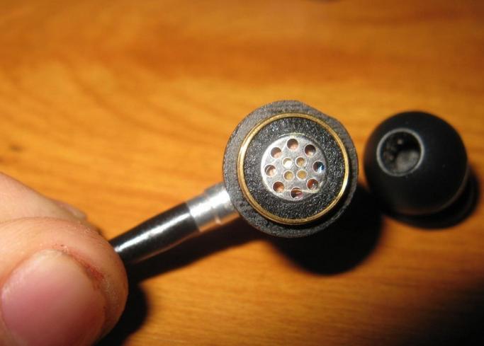 千元耳机坏了咋办？几招让它“起死回生”