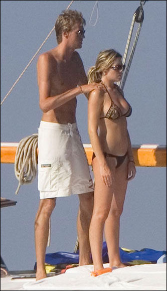 英格兰前锋女友,克劳奇女友