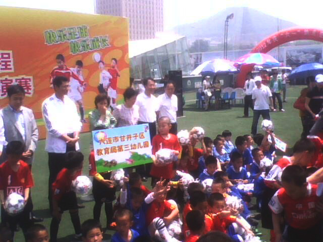 征文足球伴我成长,关于校园足球与中国梦的征文题目