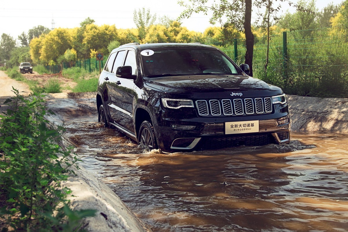 史上最豪华的jeep大切诺基,jeep百万大切诺基