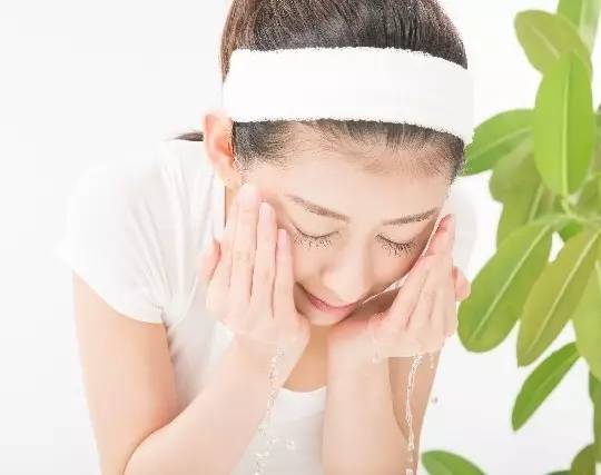 谁再问你哪款洗面奶好用，你就把这条内容丢给TA！