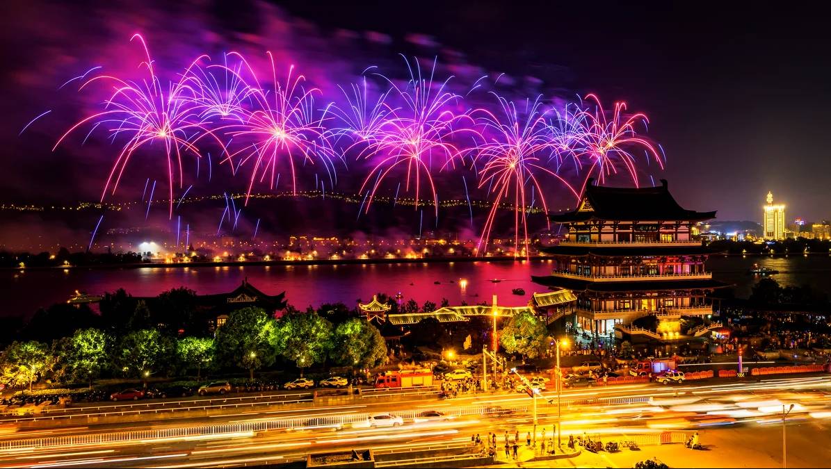 从基础教程到题材选取再到实用技巧，手把手教你玩转夜景拍摄！