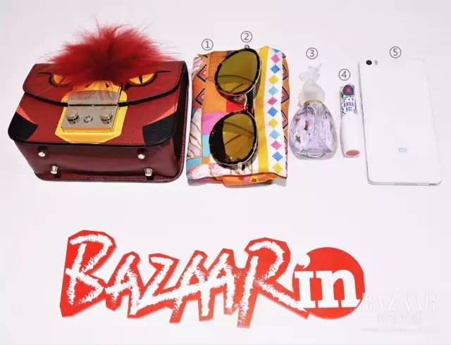 带“大象”上街，牵“骆驼”溜马路！有没人管呀？