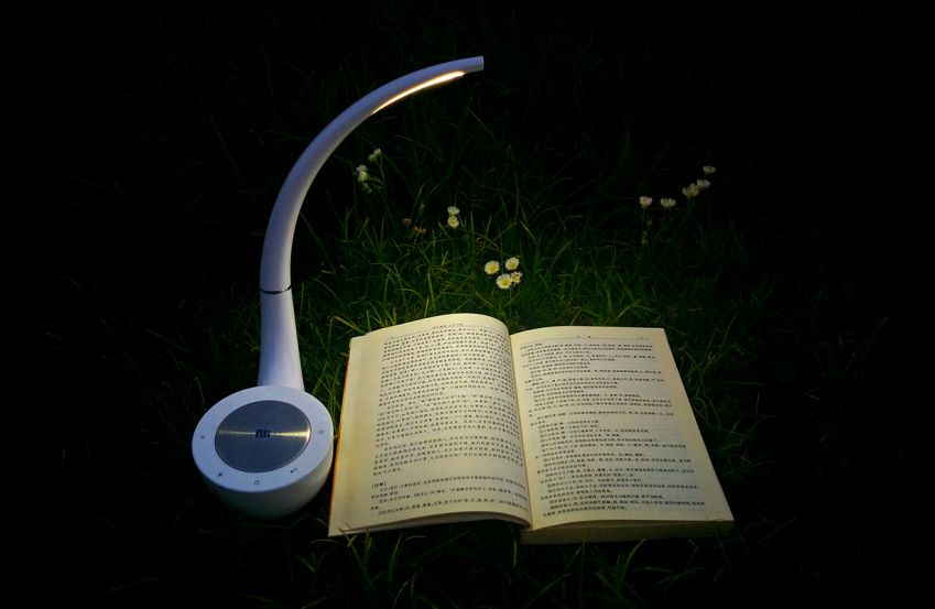 台灯与音箱的艺术合体—Nillkin幻影MC4无线台灯音箱