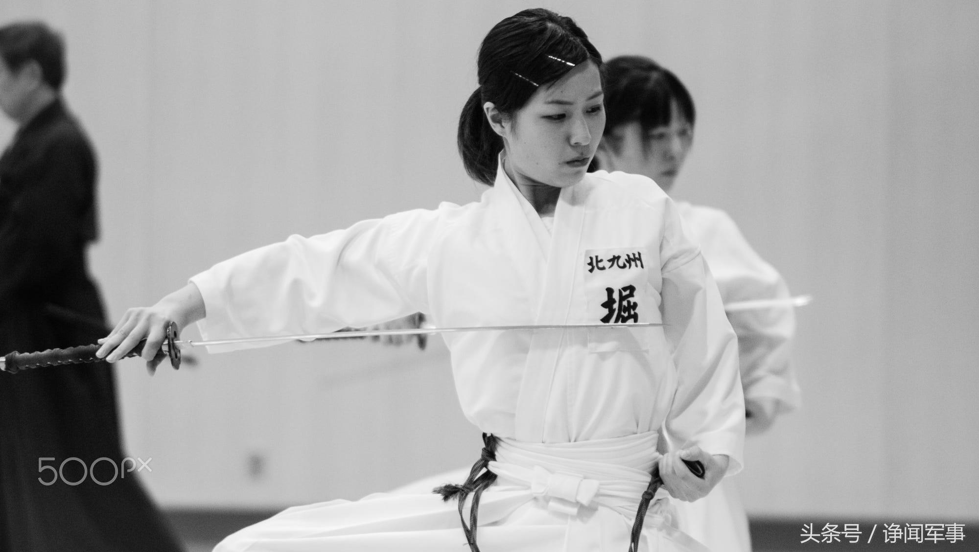 直击日本少女学习剑道：向左是强身健体，向右是军国主义