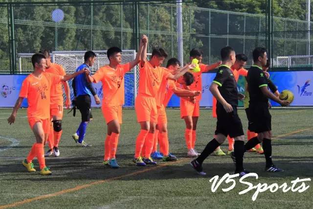 草根球队夺联赛冠军,草根足球队夺联赛冠军