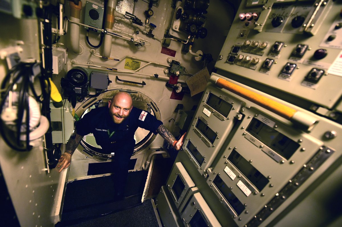 英国海军潜艇事件,英国核潜艇最新事件新闻