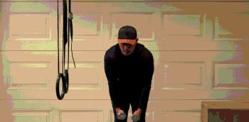 纠正肩胛骨突出的办法视频,矫正翼状肩胛骨的正确方法