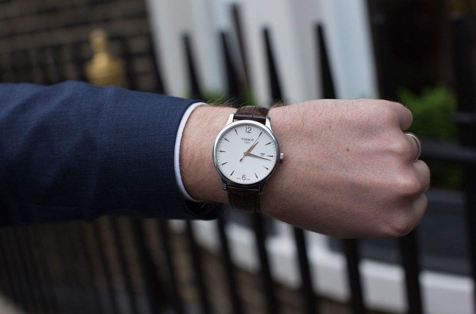 天梭力洛克为什么卖得这么火,天梭为什么在奢侈店买便宜