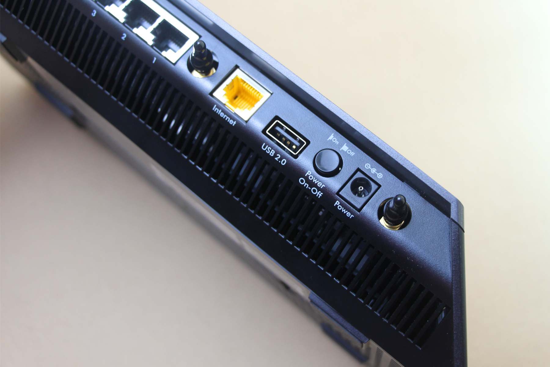 为什么说高端玩家必选这款网件路由器？WiFi信号强度、速度、穿墙、延迟等都是关注重点！