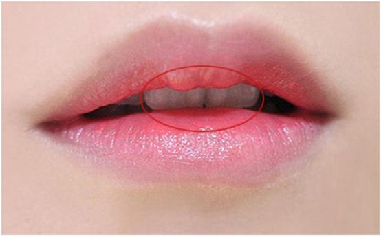 如何画唇妆显嘴小,baby微笑唇化妆步骤