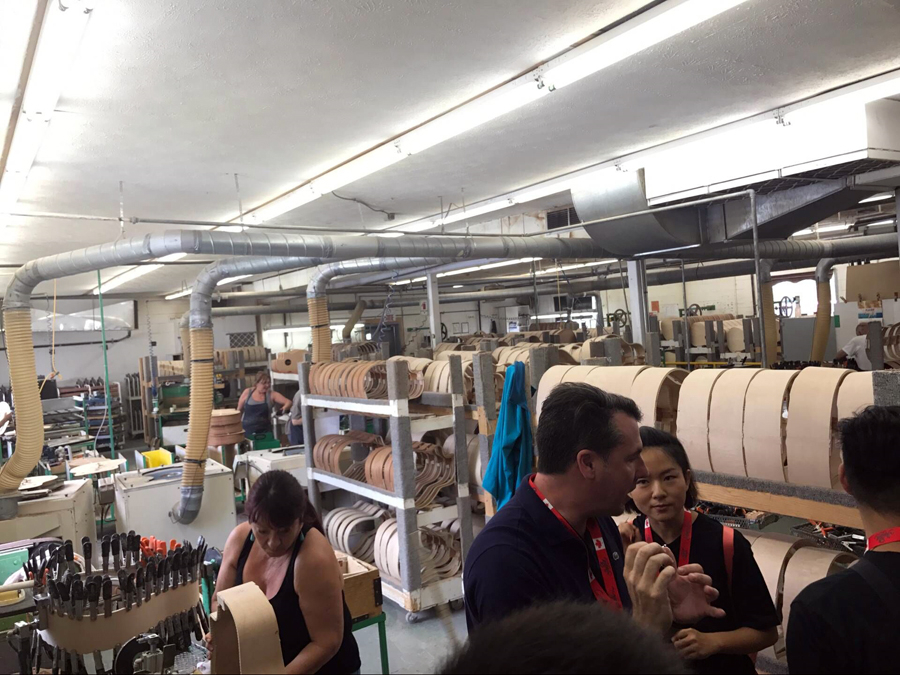 极速快报:弘力乐器2017加拿大Godin吉他工厂参观第一天