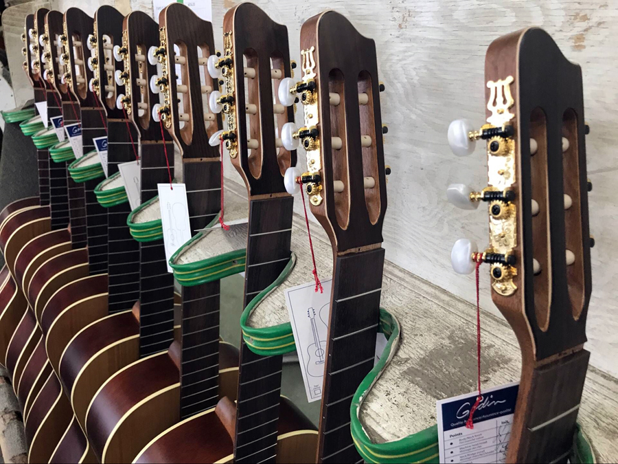 极速快报:弘力乐器2017加拿大Godin吉他工厂参观第一天