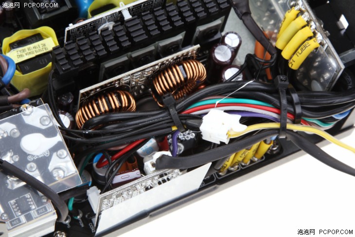 金牌全模组电源和at3.0什么区别,金牌全模组电源白色