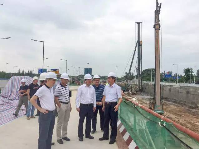 公交*党**注意了!1秒逃生的“神器”怎么用?假的“嗒嗒巴士”你坐过吗?