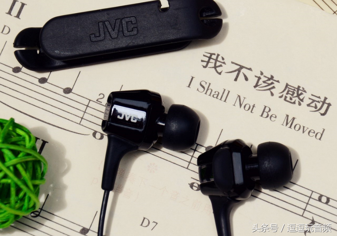 一款兼具颜值和黑科技的双动圈耳塞：JVCFXT100