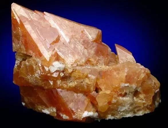 5000元糯种翡翠手镯,荧光灯下翡翠手镯里有亮点