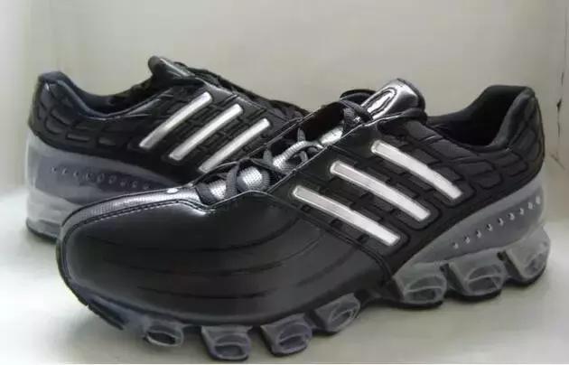 nike和adidas衣服科技,nike和adidas顶级跑鞋对比