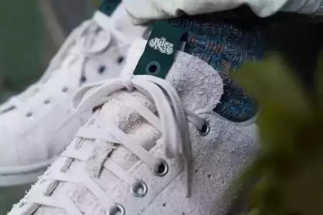 帆布面、皮革面、网状面估计你都有了,今天和你聊聊麂皮鞋