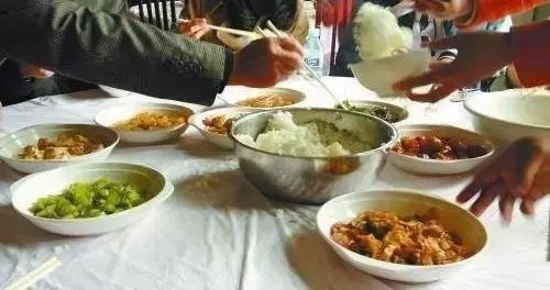 老人买保健品上当找哪个部门管用,老人甘愿被小伙欺骗买保健品后续