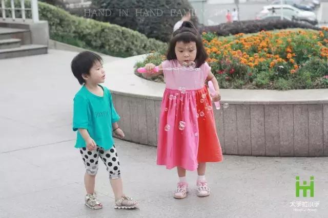 汉口江滩秀,潮童街拍视频