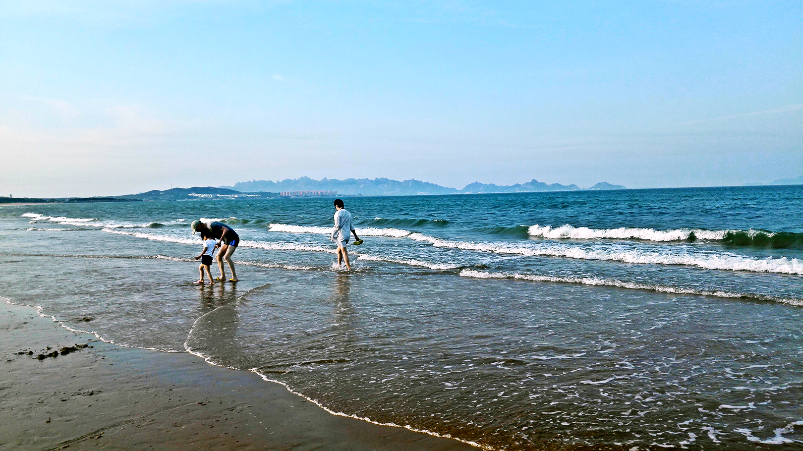 青岛西海岸鱼鸣嘴海滩,青岛黄金海岸海滩