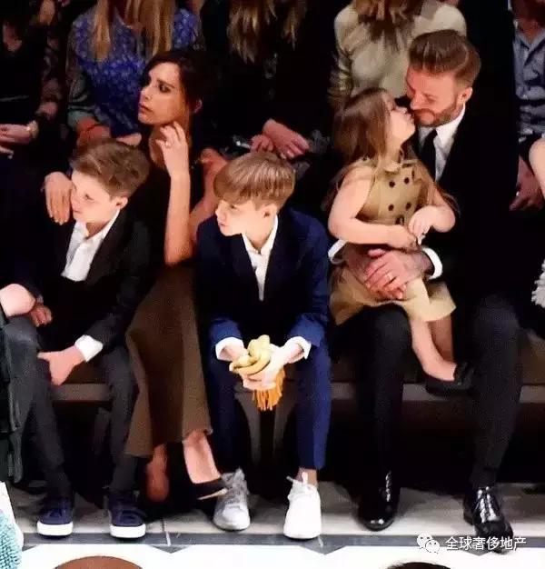 贝克汉姆：后盾情人还不够做最型潮爸女儿奴~｜美行加人20