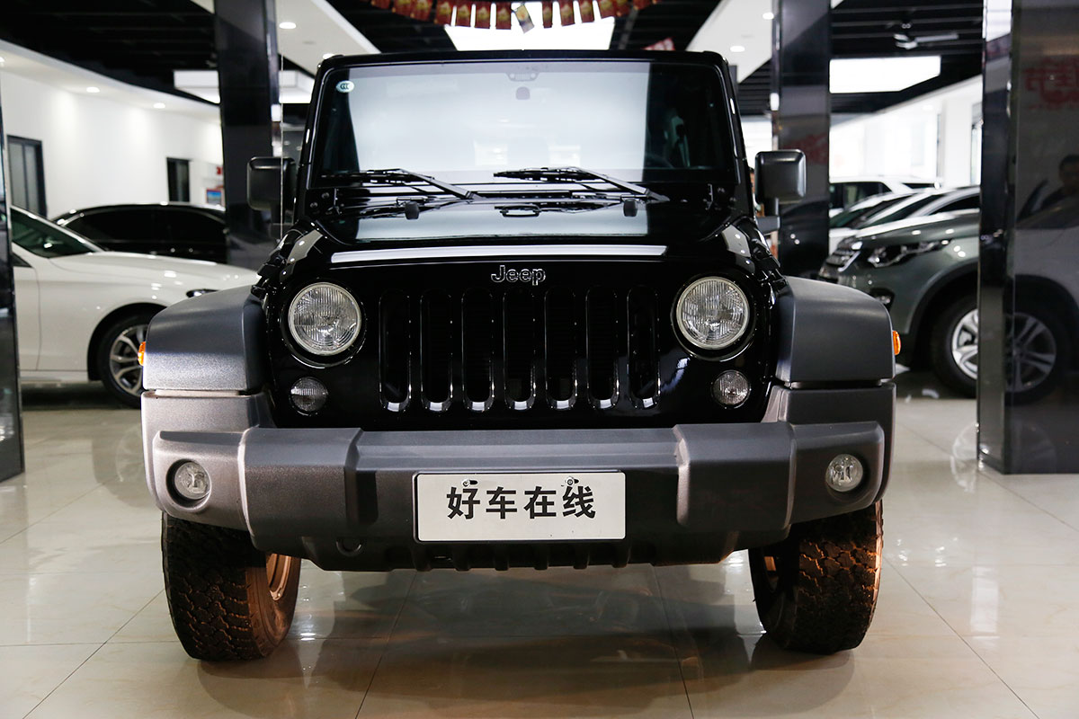 牧马人越野车二手车柴油版,2018牧马人到店高清实拍