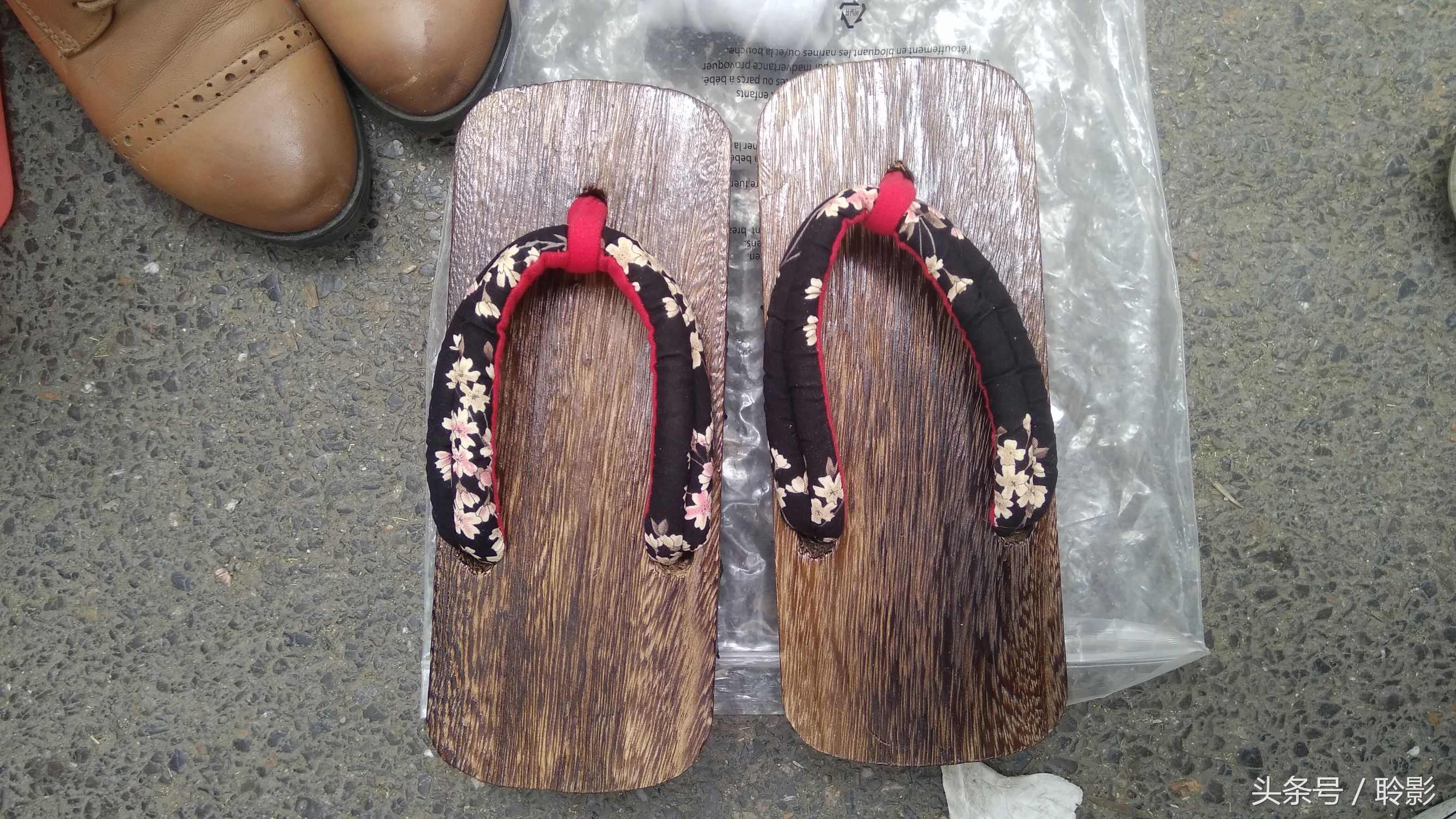 山东建筑大学跳蚤市场第二天依然火爆，更多买就送学长学姐的活动标语，更多经典段子语录，各种创新美文句子