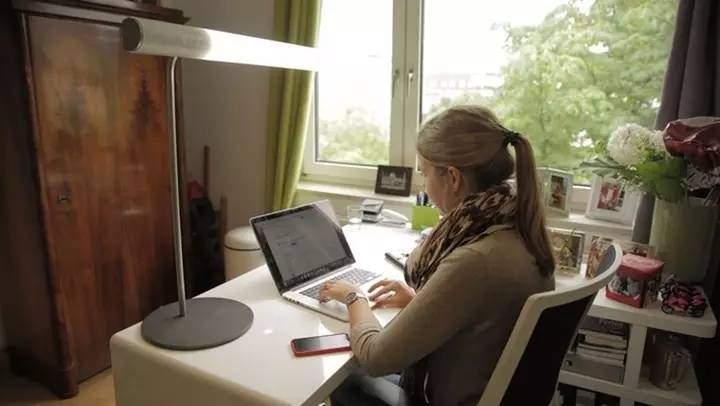 加长办公桌专用台灯充插两用,办公桌简约台灯