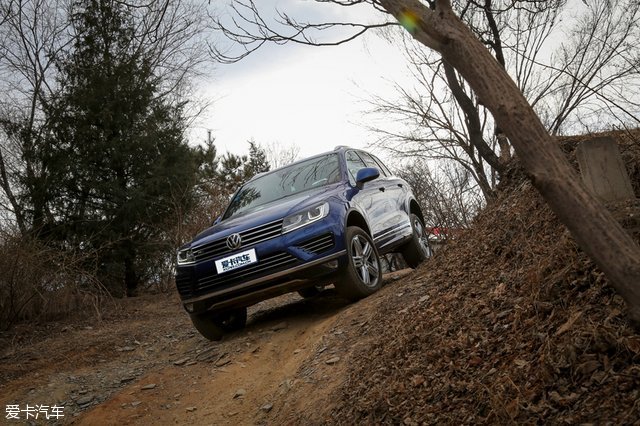大众途锐对比沃尔沃xc90,大众途锐越野测试xc90