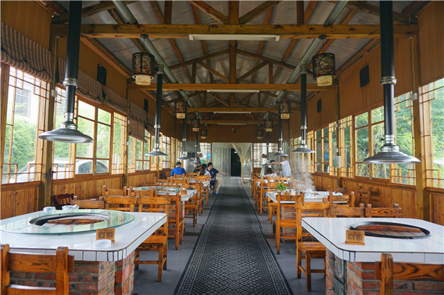 成都柴火鸡烤全羊江湖菜,岳塘区湘江小院烤全羊