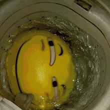 被狗咬了一口还要咬回去吗,狗咬你的时候千万别咬回去