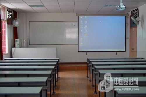 从投影到交互智能平板，学生视力威胁在减少