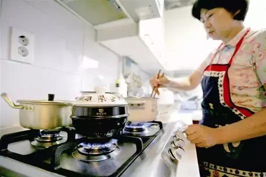 厨房油烟致癌防治方法,厨房油烟排不出去隐患