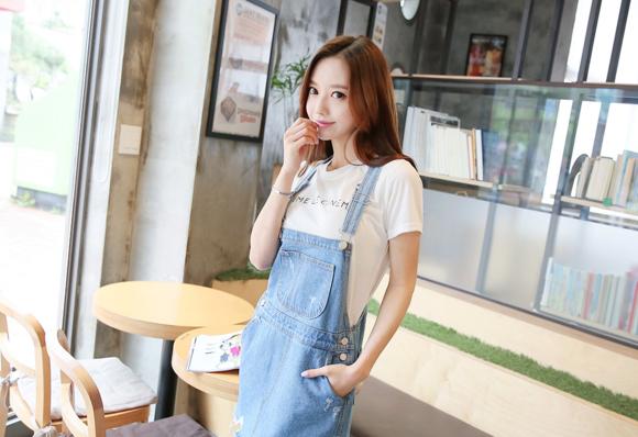 孙允珠灰色牛仔包臀裙搭配,孙允珠橙色露背绑带裙