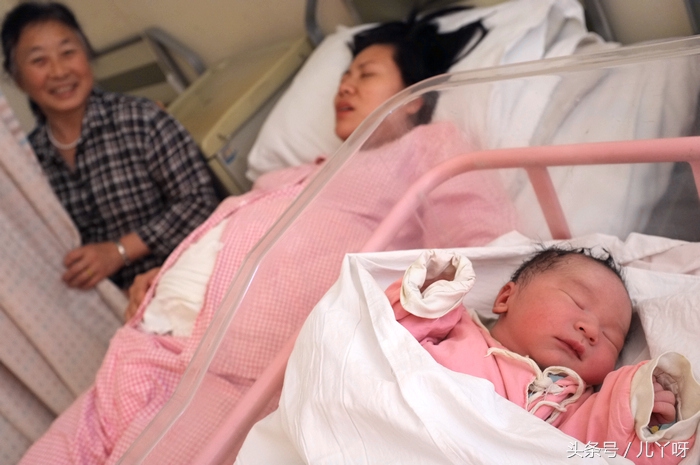 你生孩子痛的死去活来的时候，医生在做什么？