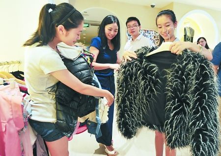 家里有不穿的旧衣服不要再扔了,家里不穿的旧衣服如何处理