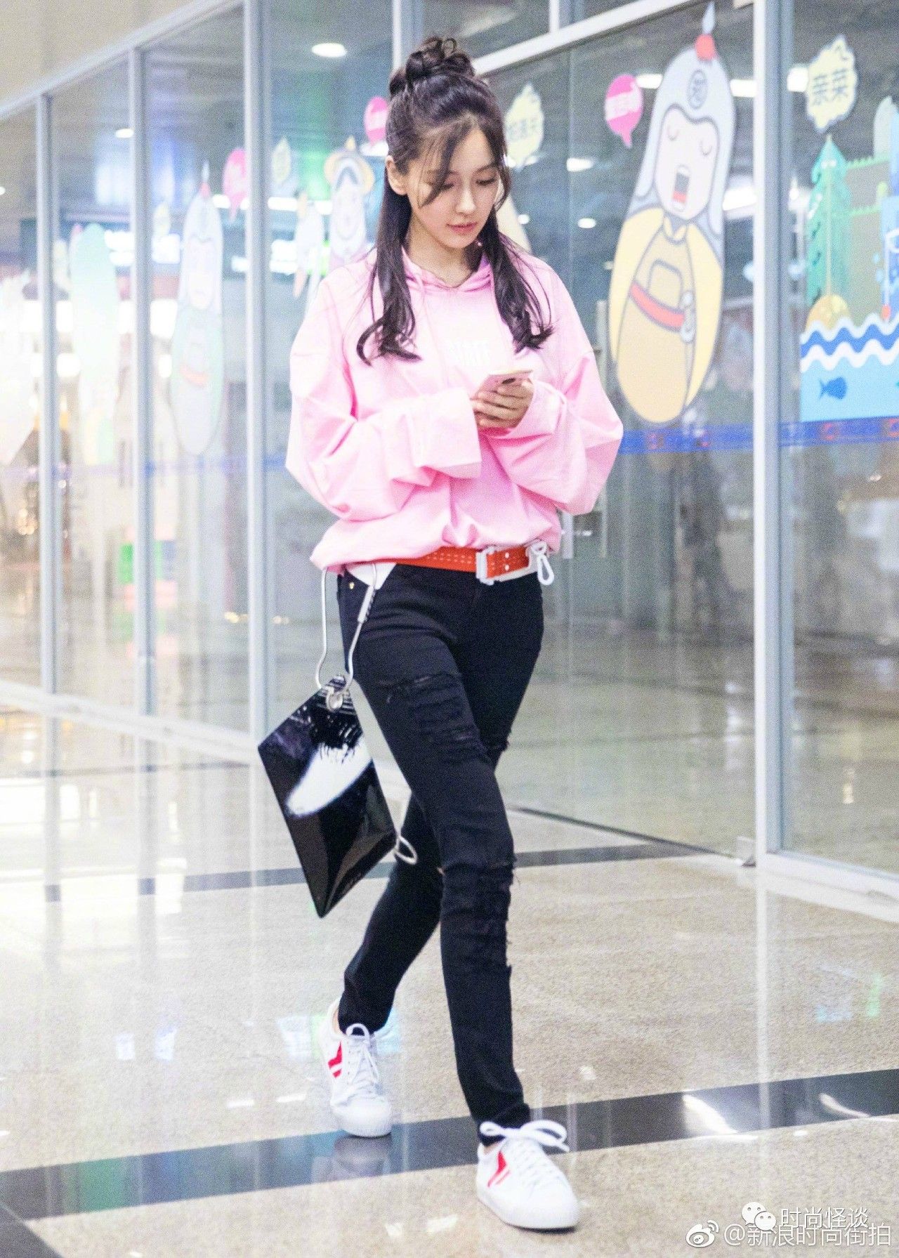 爱马仕哭晕在厕所里，居然被VIP买家刘涛、景甜、baby雪藏了！