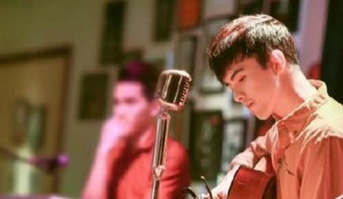 一粒红尘乔楚和闵朗在酒吧里吵架,一粒红尘闵朗唱给乔楚的哪首歌