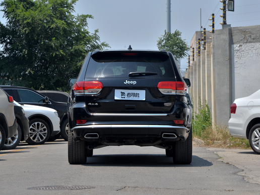 最新款的jeep大切诺基,地表最强suvjeep大切诺基