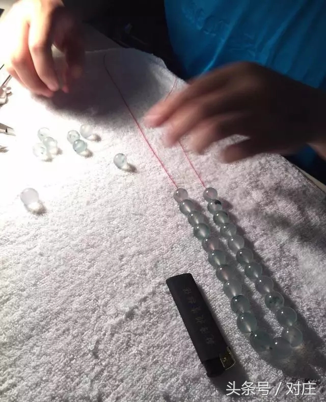 顶级翡翠毛料切割视频,翡翠极品图解