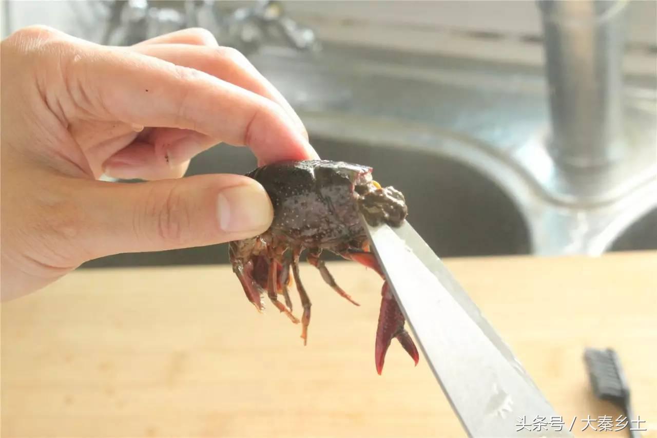 又到了一年一度的小龙虾盛宴了大家如何在家吃到小龙虾？西安这条街美食秒杀回民街统统吃一遍才过瘾？
