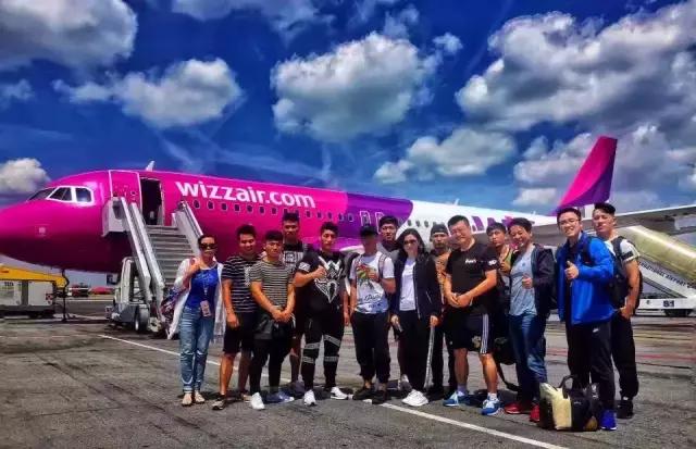 中国小将在海外打出最惨烈一战,中国小将惨败外国拳王