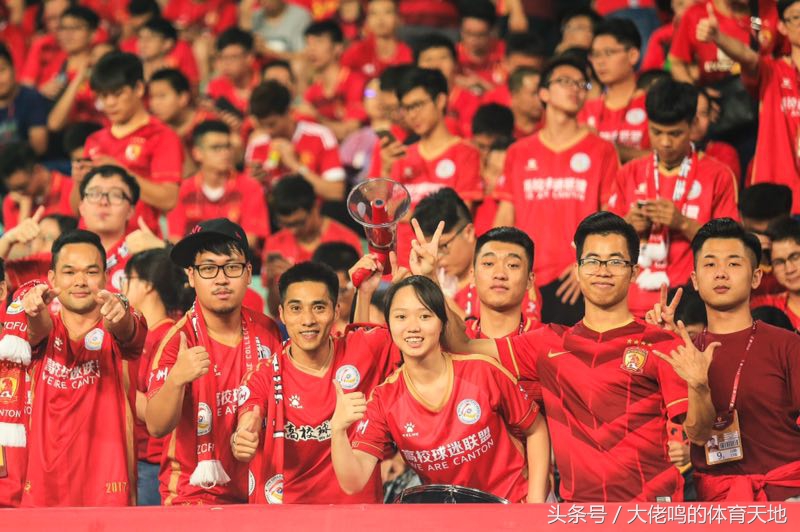 特色球迷文化报道3：广州高校球迷联盟选送，分享女鼓手苑儿的助威故事：每打一次鼓，偶像郜林就进一球