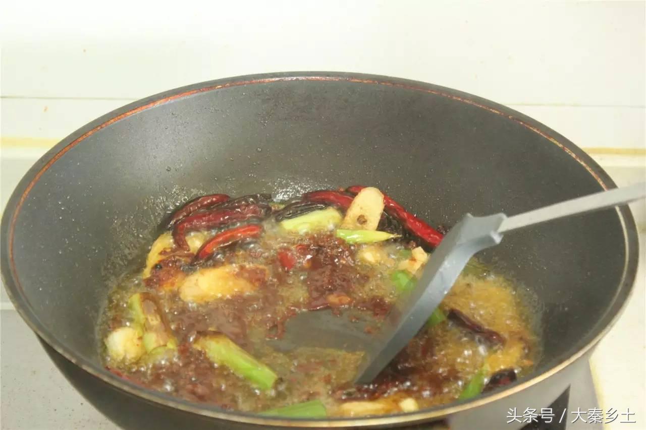 又到了一年一度的小龙虾盛宴了大家如何在家吃到小龙虾？西安这条街美食秒杀回民街统统吃一遍才过瘾？