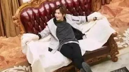 为什么现在娱乐圈都是小鲜肉,娱乐圈小鲜肉实际是什么样的