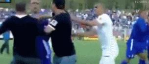 盘点足坛那些打架暴怒的时刻,震惊足坛十大暴力事件