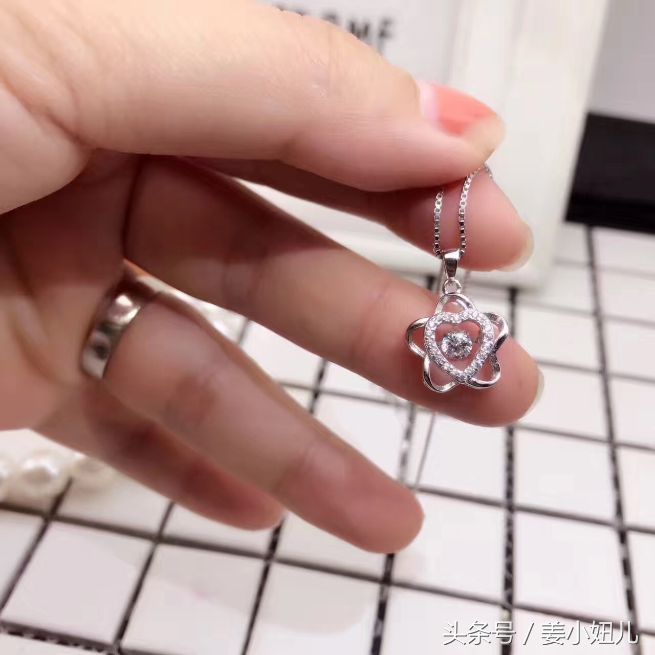 bulingbuling星空锁骨链 (锁骨链流行吗)